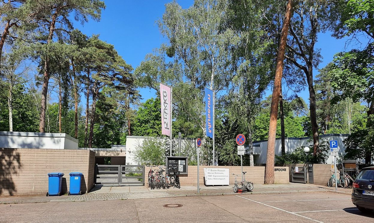 Eingang Brücke Museum Berlin