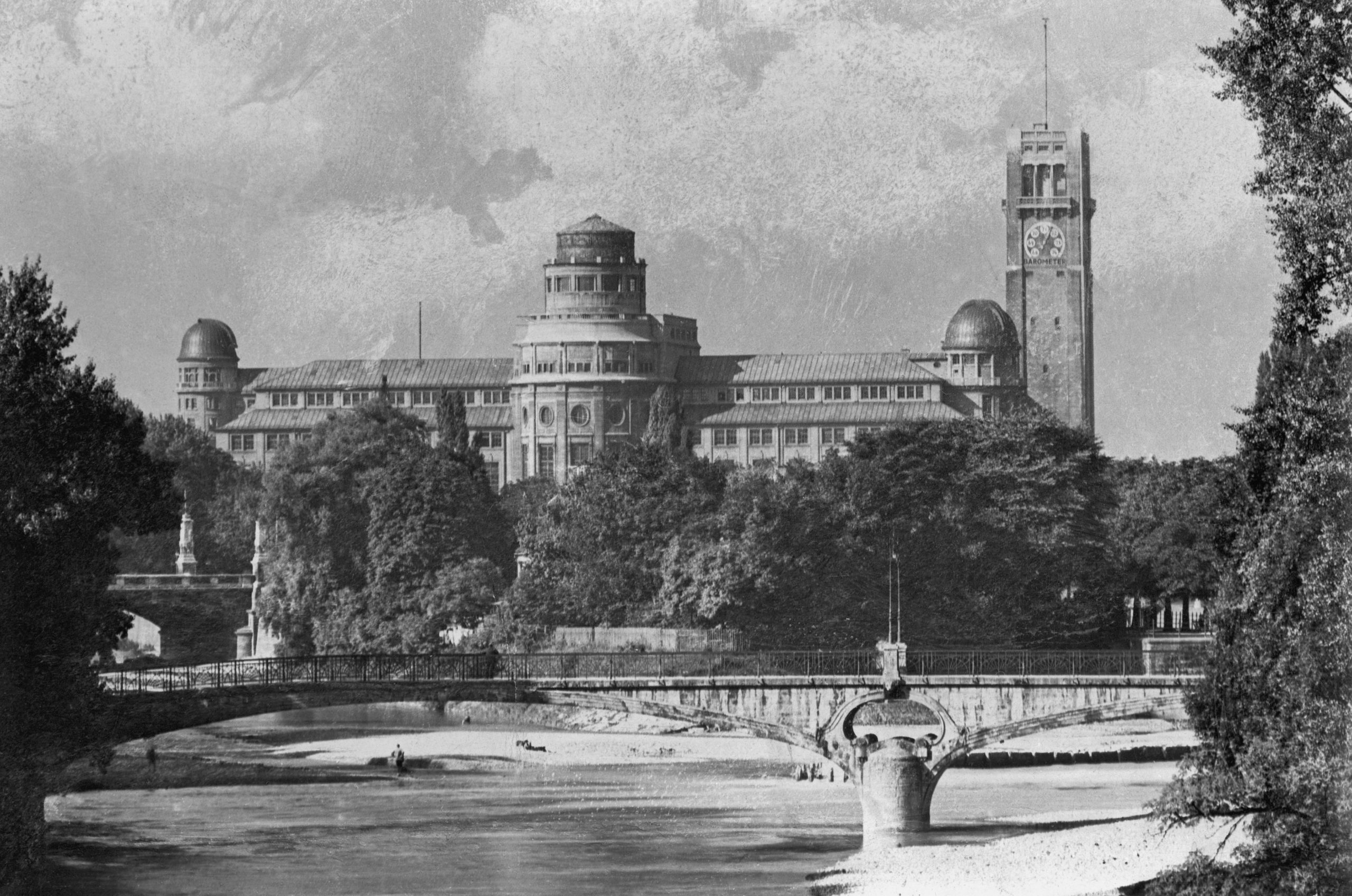 Aussenansicht des Deutschen Museums in München von 1925